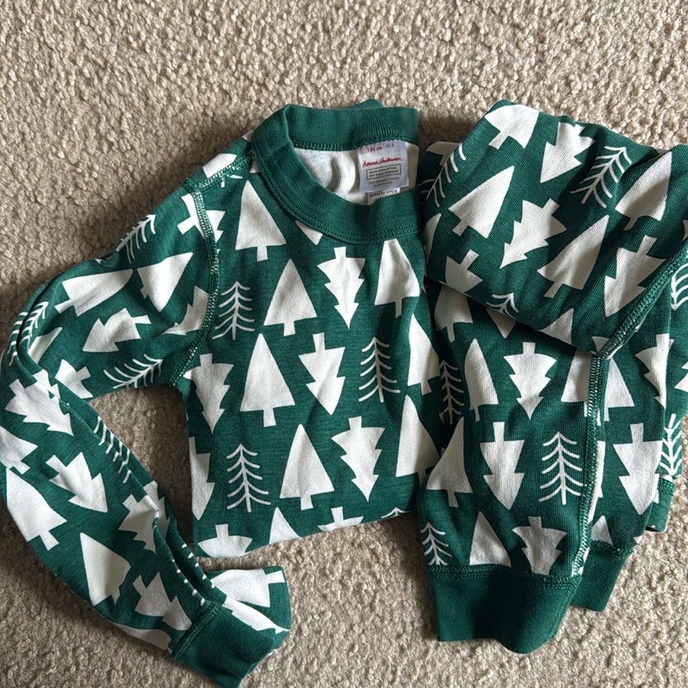 Hannah Andersson kids Christmas PJ’s size 8